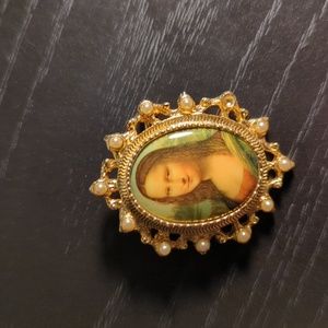 Sarah Coventry Mona Lisa pin
